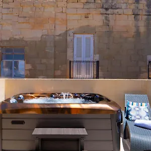 Exquisite 3-bedroom Duplex Penthouse With Jacuzzi In Centre Apartment